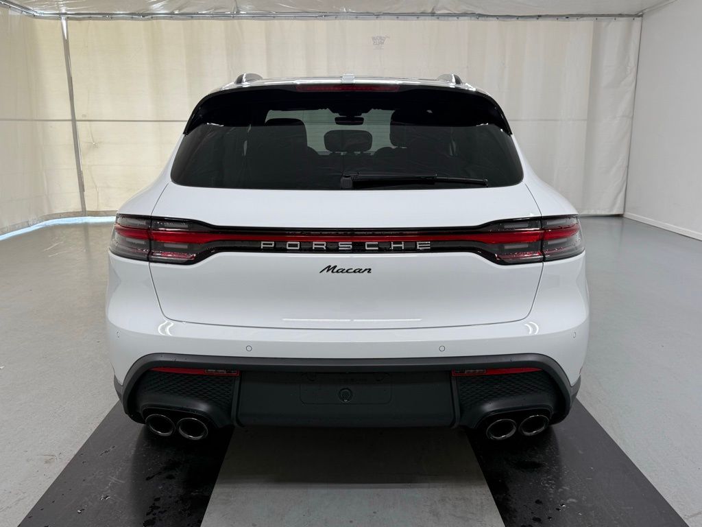 2026 Porsche Macan T - Photo 9