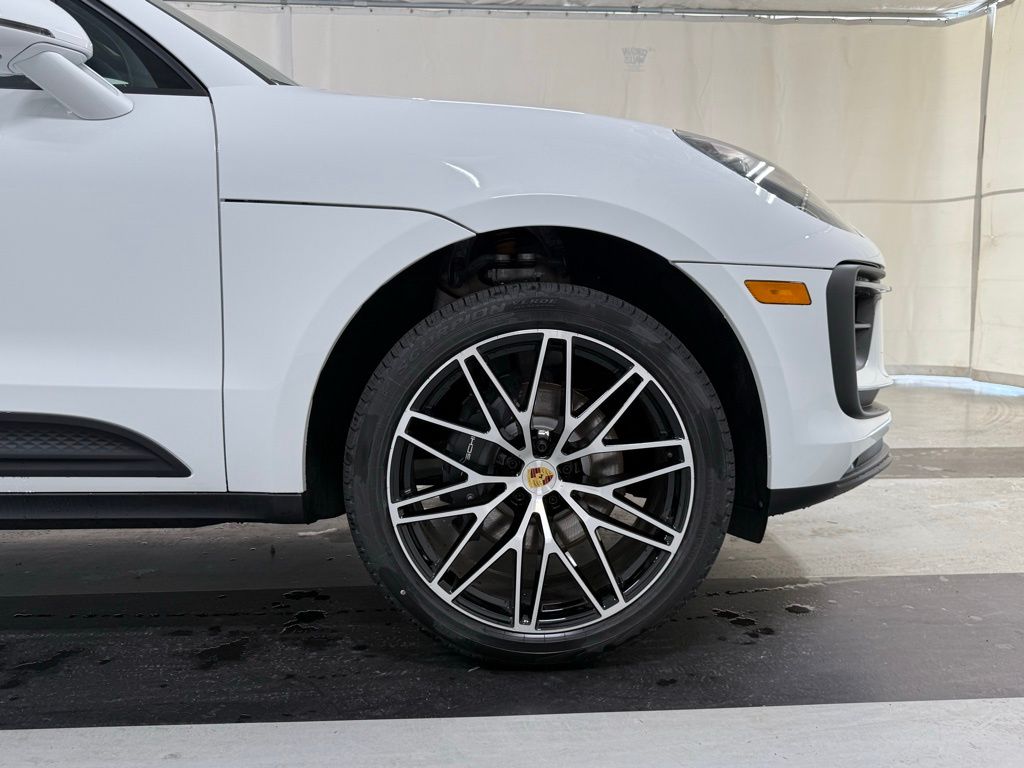 2026 Porsche Macan T - Photo 14