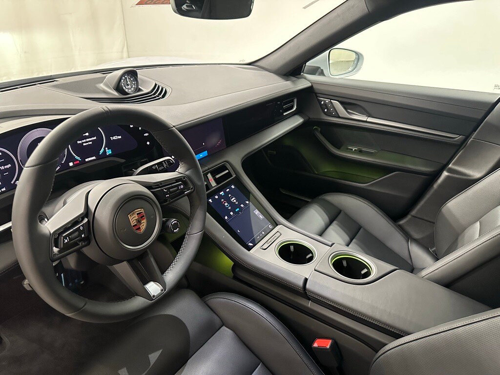 2025 Porsche Taycan 4S photo 4