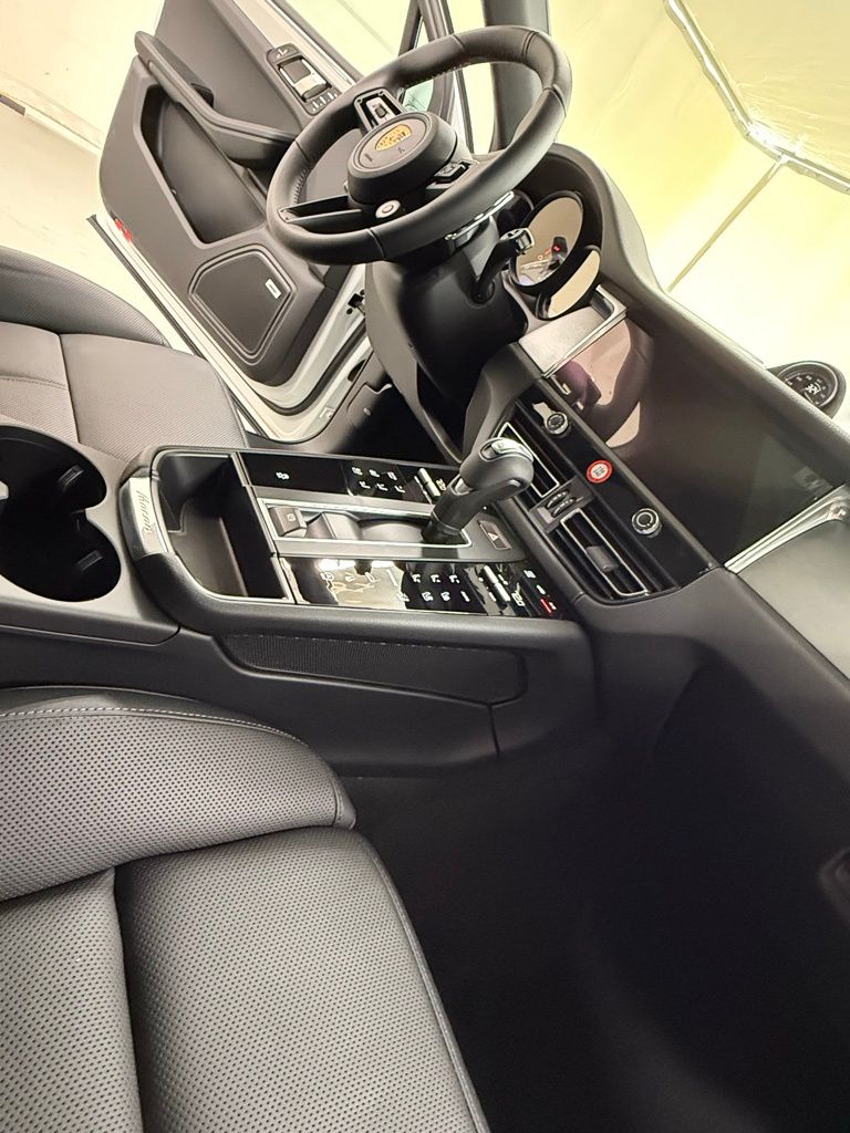 2026 Porsche Macan T - Photo 24