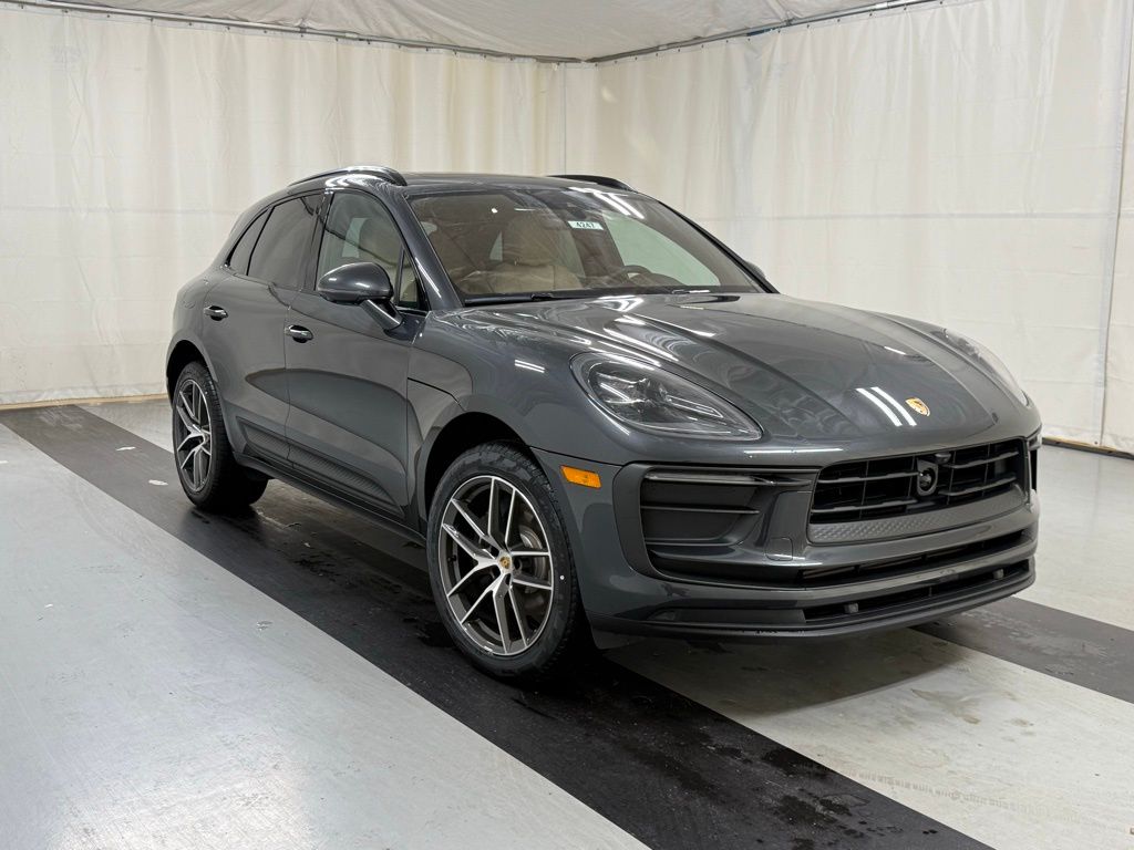 2026 Porsche Macan T - Photo 9