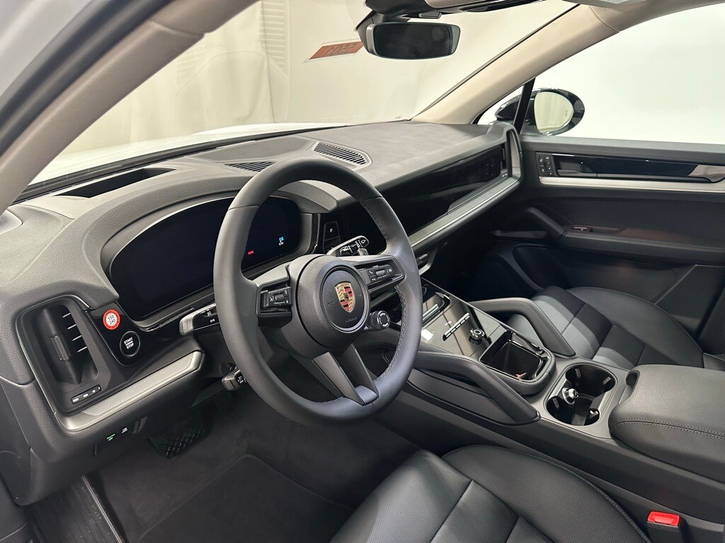 2025 Porsche Cayenne photo 4