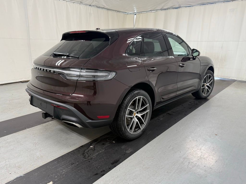 2026 Porsche Macan T - Photo 8