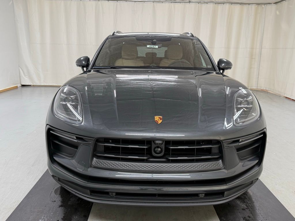 2026 Porsche Macan T - Photo 10