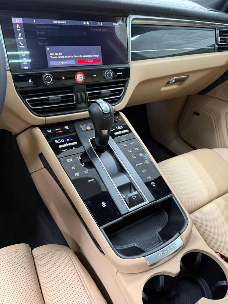 2026 Porsche Macan T - Photo 16