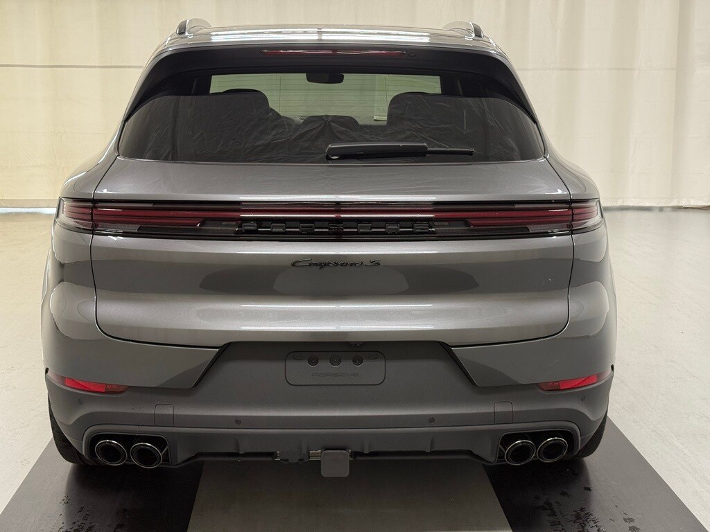 2025 Porsche Cayenne E-Hybrid S photo 4