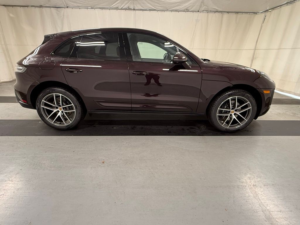 2026 Porsche Macan T - Photo 9