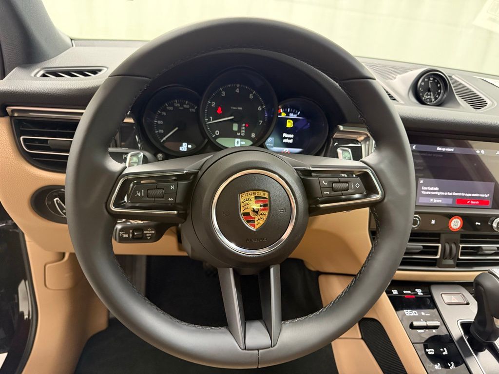 2026 Porsche Macan T - Photo 15