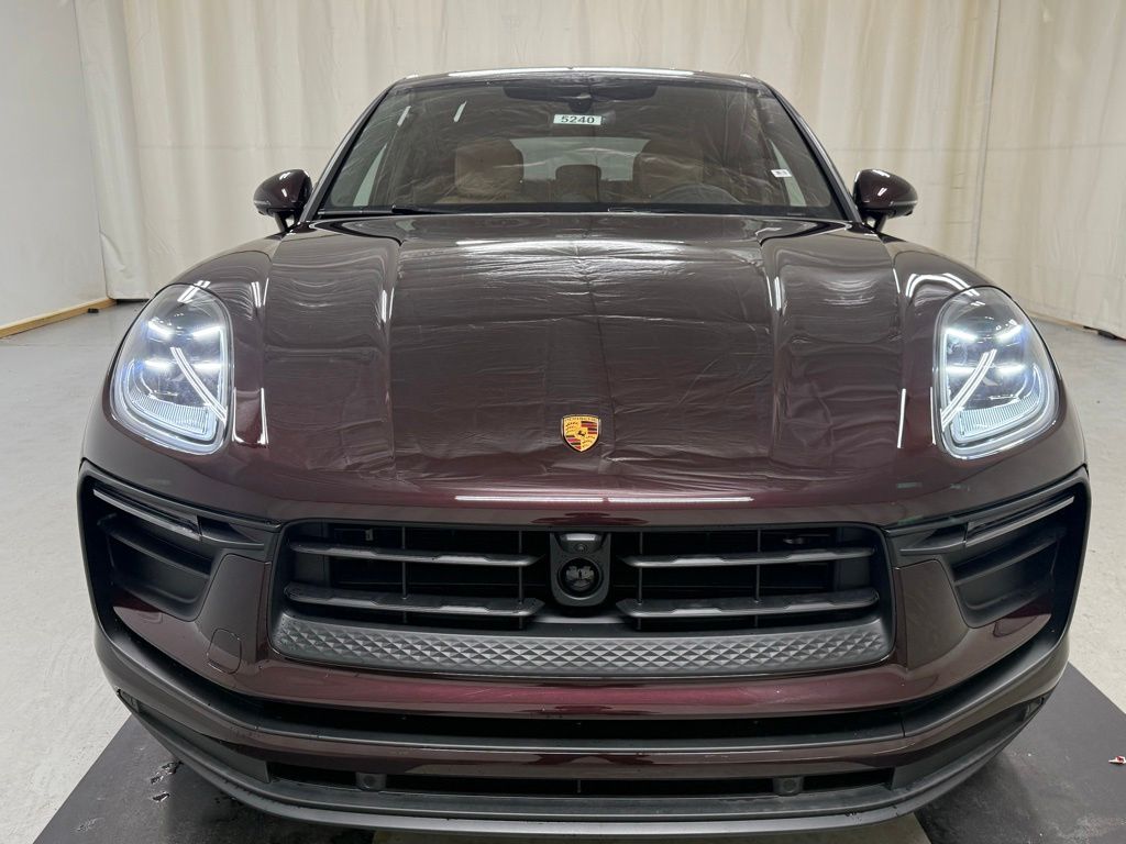 2026 Porsche Macan T - Photo 11