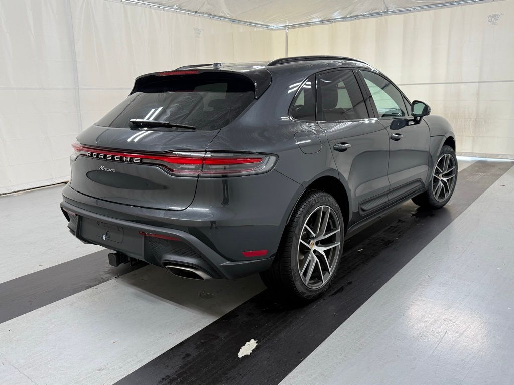 2026 Porsche Macan T - Photo 7