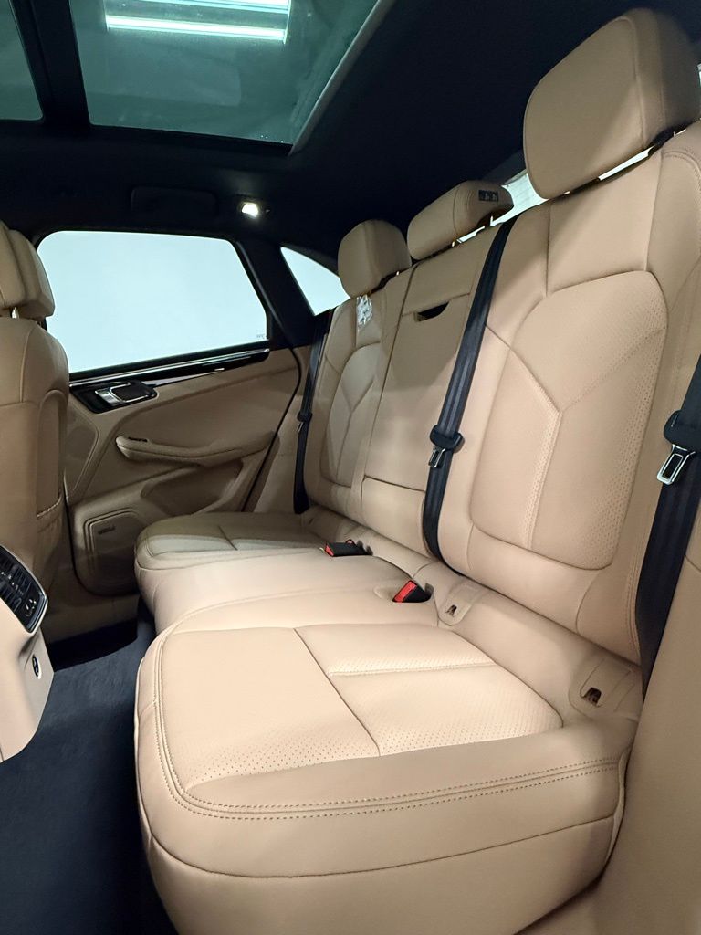 2026 Porsche Macan T - Photo 20