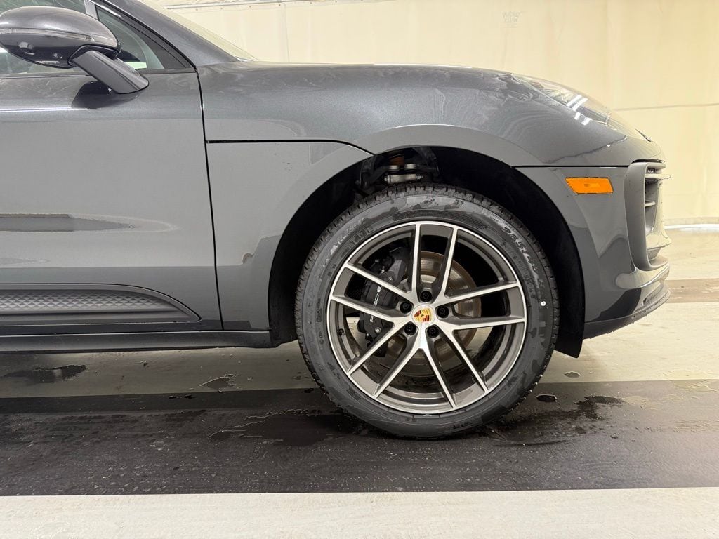 2026 Porsche Macan T - Photo 11
