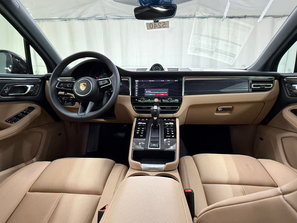 2026 Porsche Macan T - Photo 14