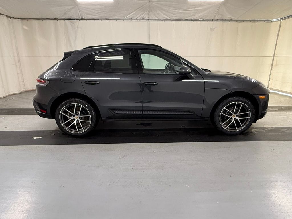 2026 Porsche Macan T - Photo 8