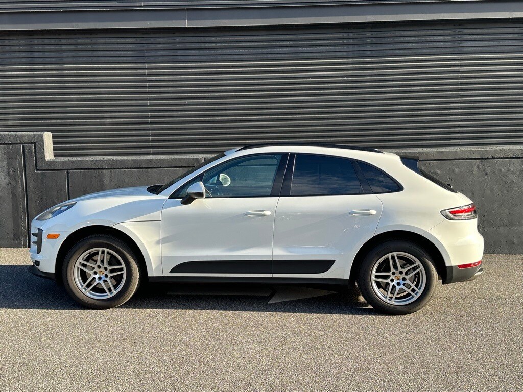 2020 Porsche Macan photo 2