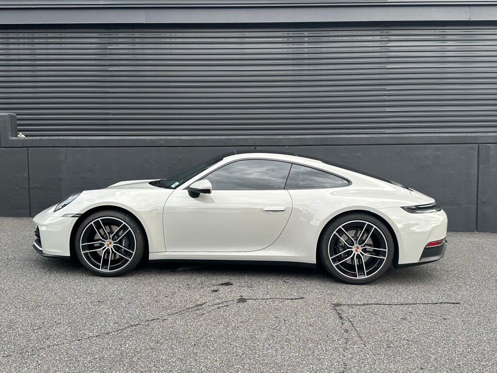 2025 Porsche 911 photo 2