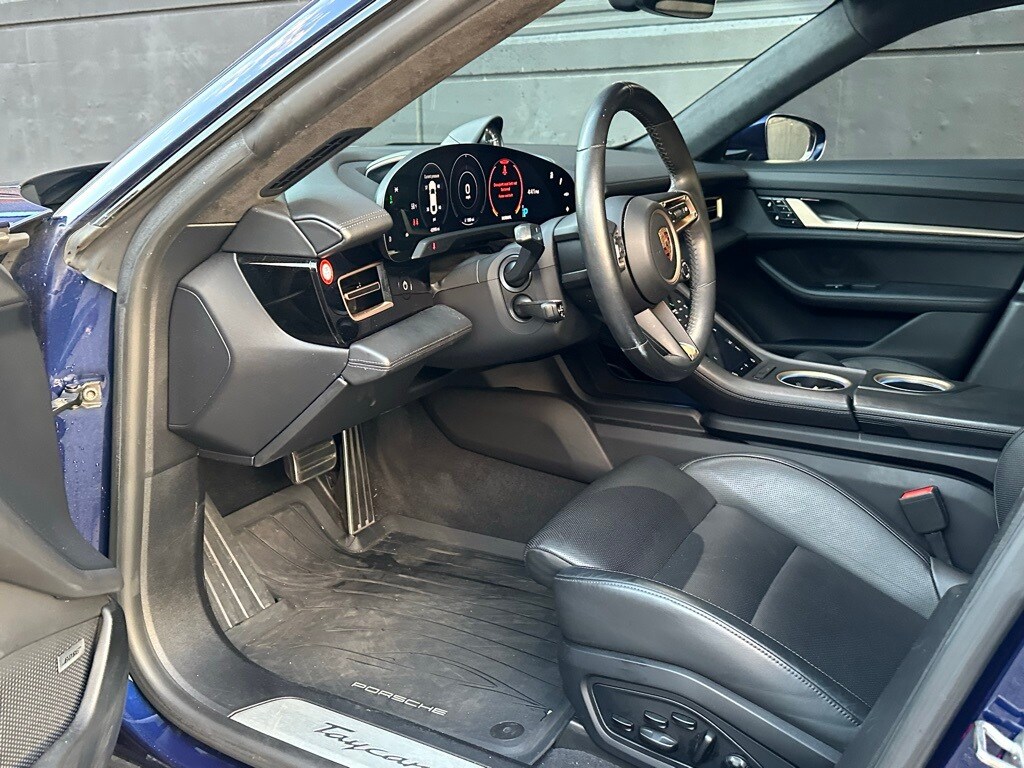 2020 Porsche Taycan Turbo photo 4