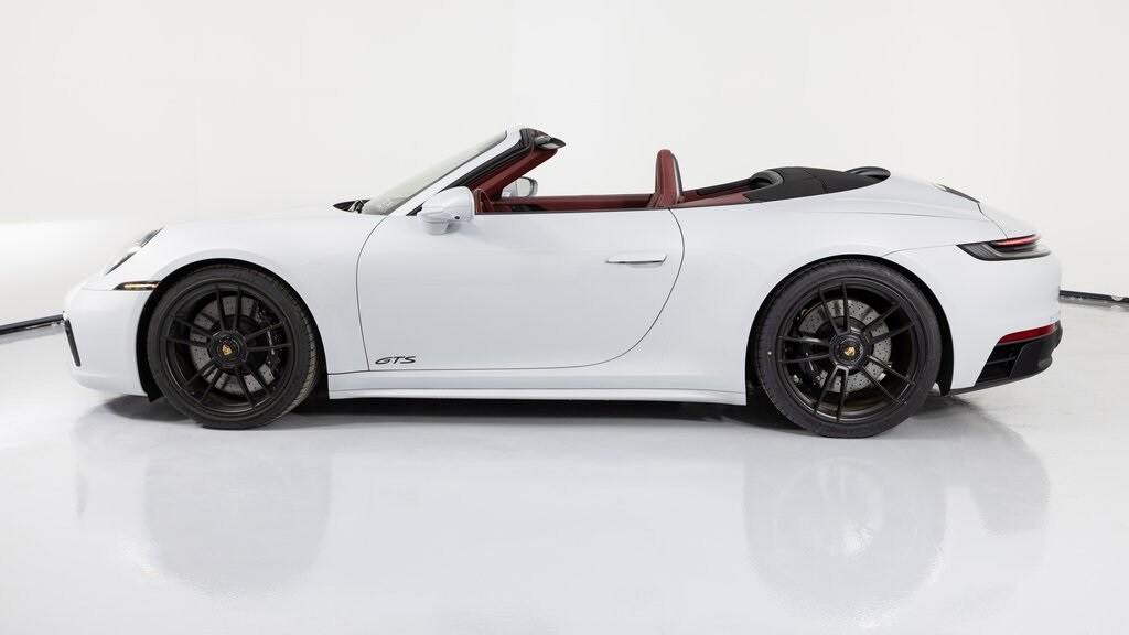 2023 Porsche 911 GTS Cabriolet photo 2