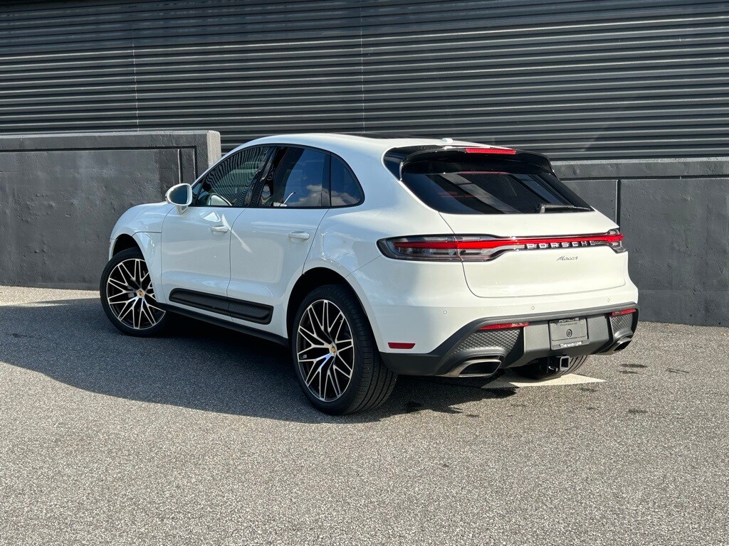 2025 Porsche Macan photo 3