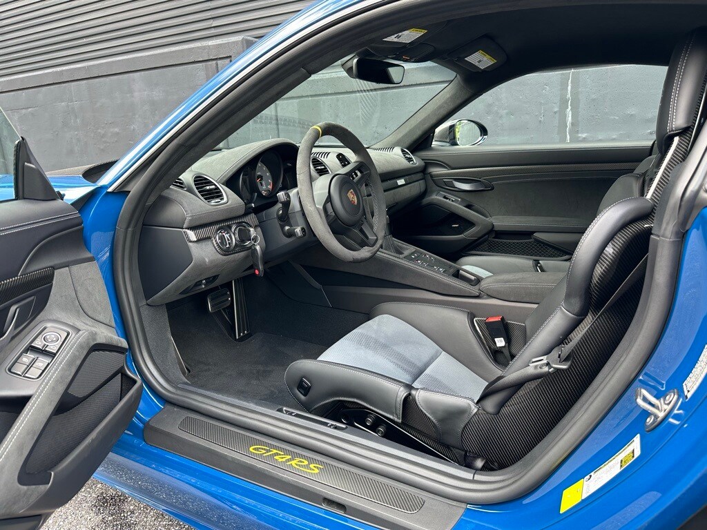 2023 Porsche Cayman GT4 RS photo 4