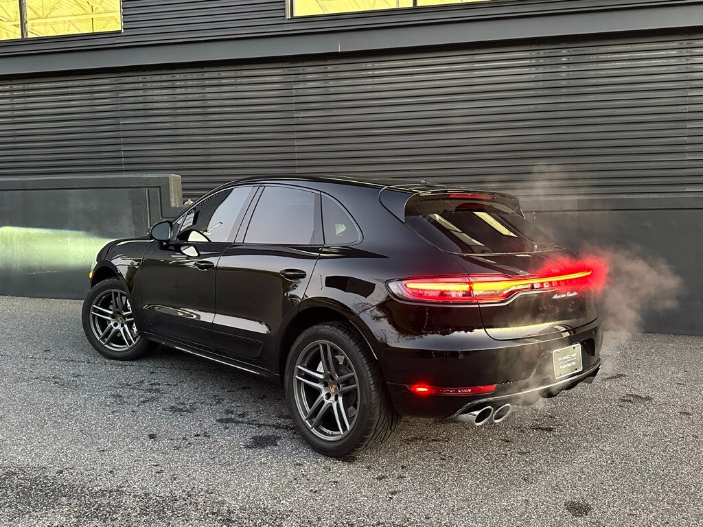 2021 Porsche Macan Turbo photo 3