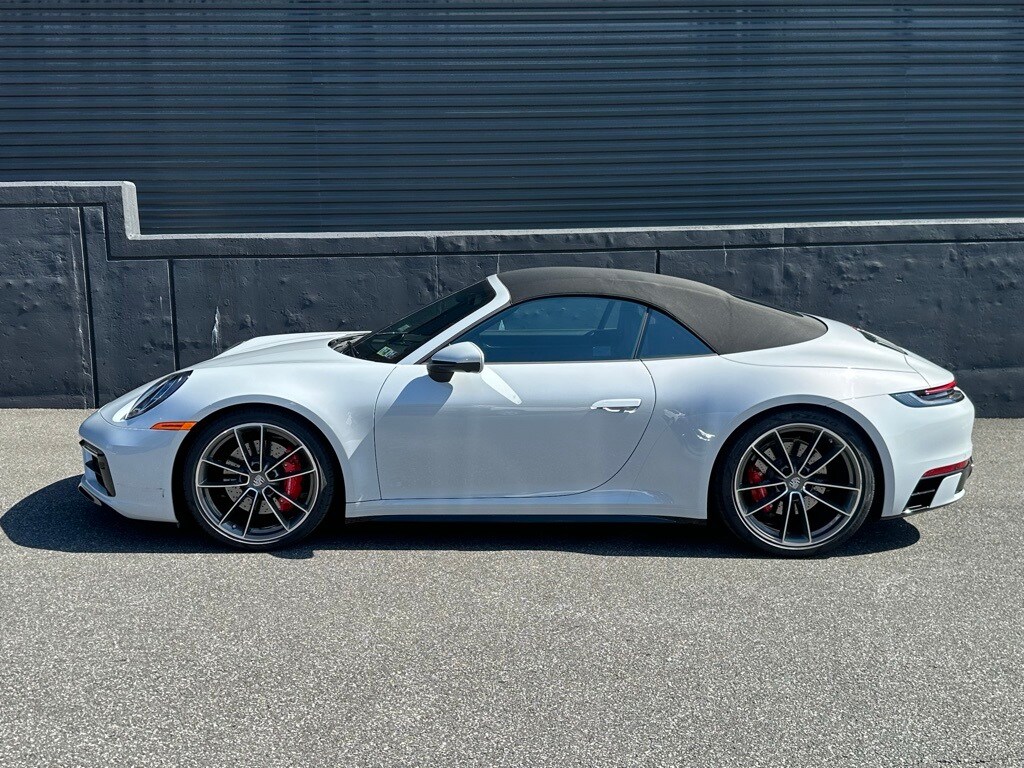 2024 Porsche 911 4S Cabriolet photo 2