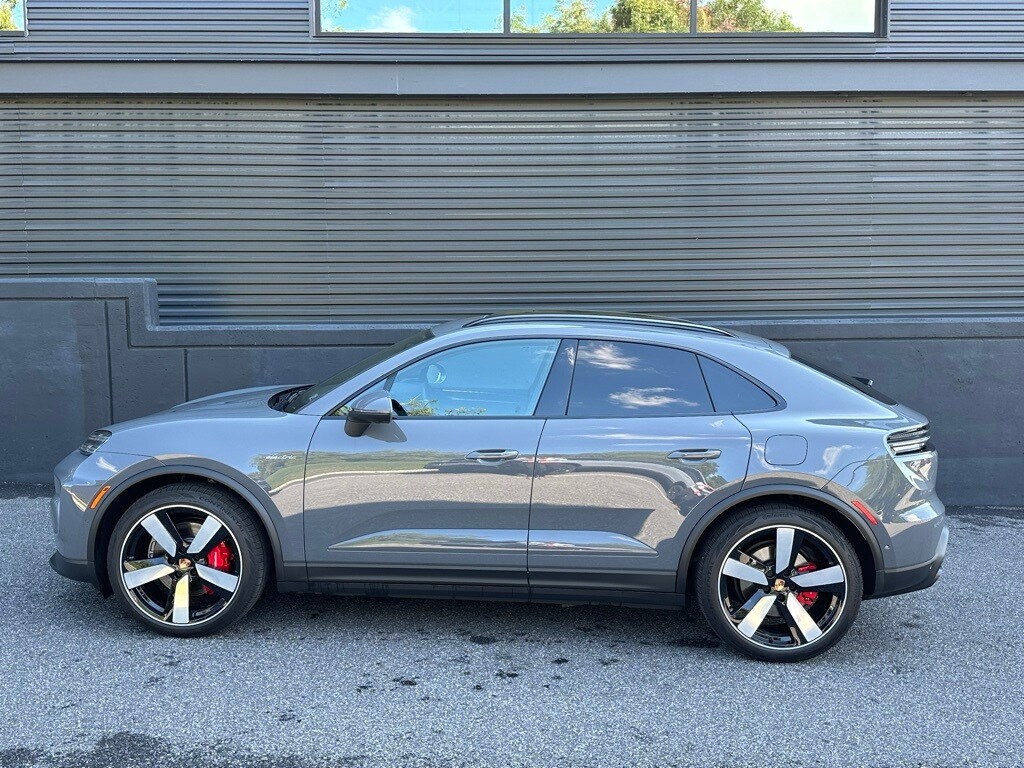 2025 Porsche Macan Electric photo 2