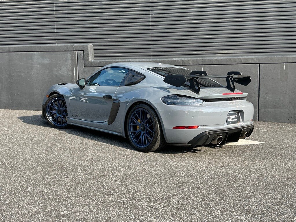 2024 Porsche Cayman GT4 RS photo 3