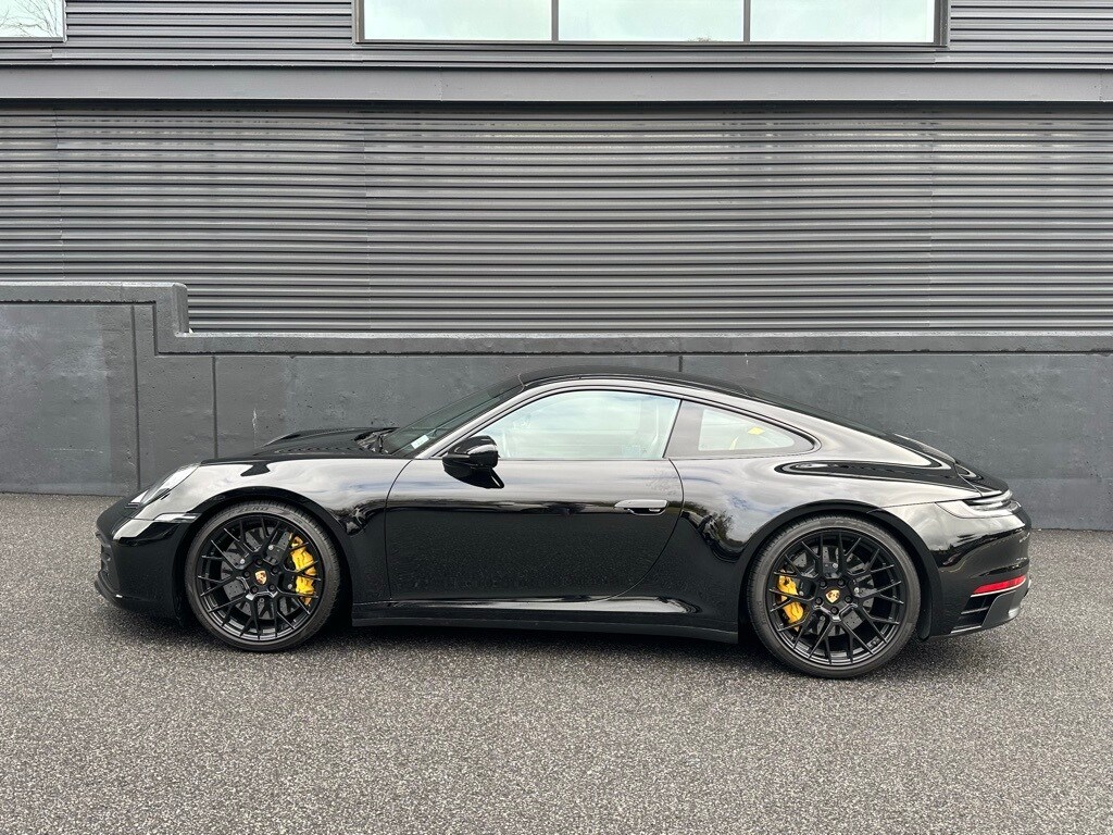 2023 Porsche 911 GTS photo 2