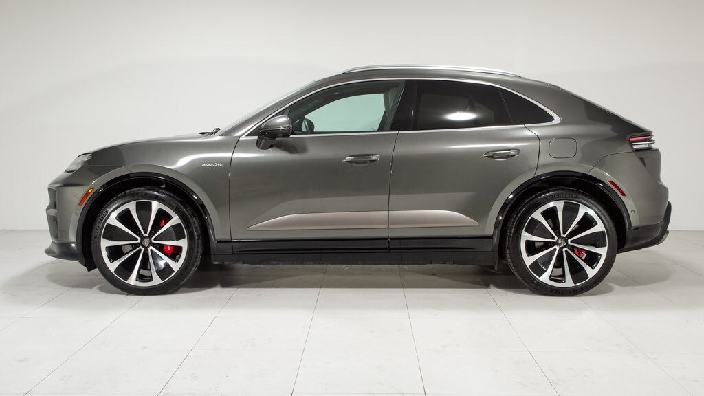 2024 Porsche Macan Electric Turbo photo 2