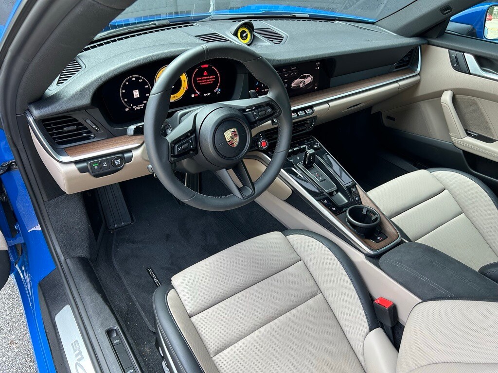 2025 Porsche 911 photo 4