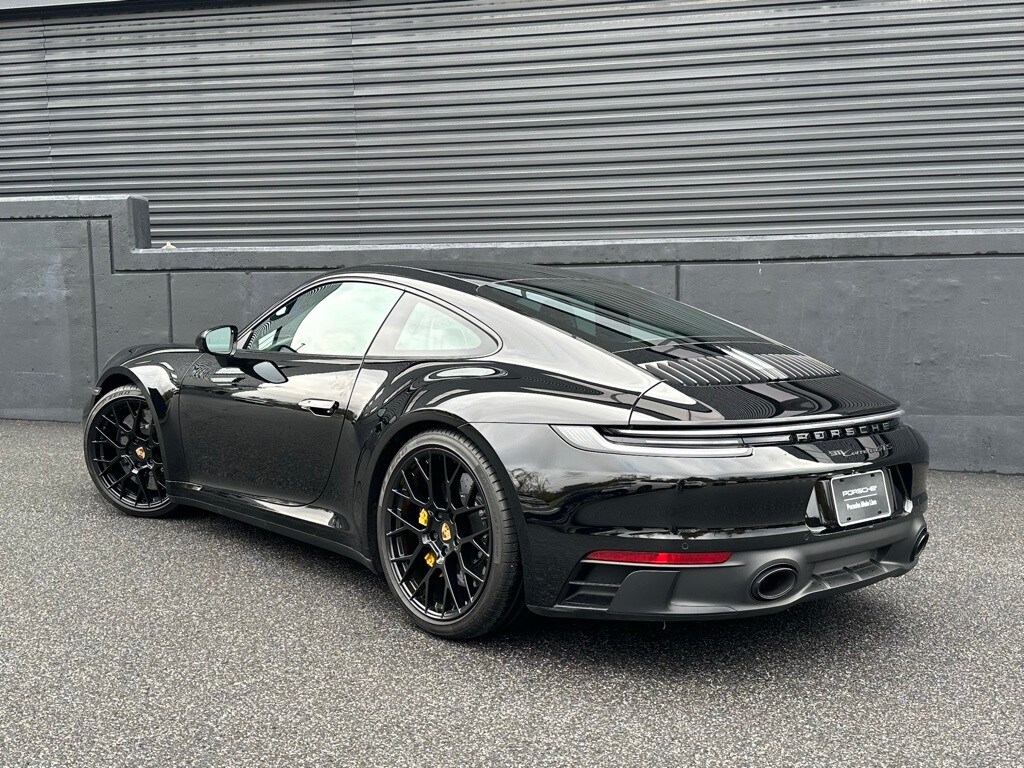 2023 Porsche 911 GTS photo 3