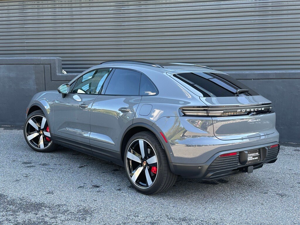 2025 Porsche Macan Electric photo 3