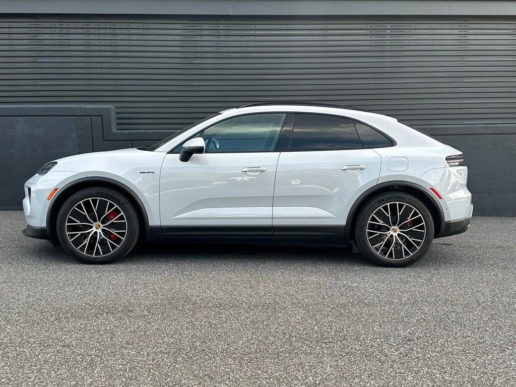 2025 Porsche Macan Electric photo 2