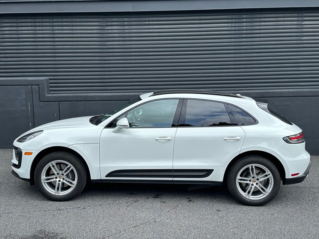 2024 Porsche Macan T photo 2