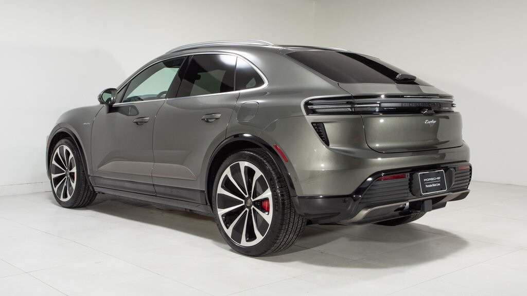 2024 Porsche Macan Electric Turbo photo 3