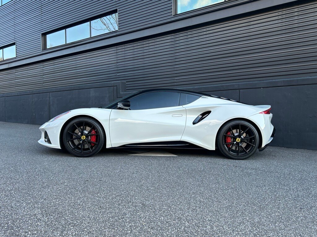 2024 Lotus Emira First Edition photo 2