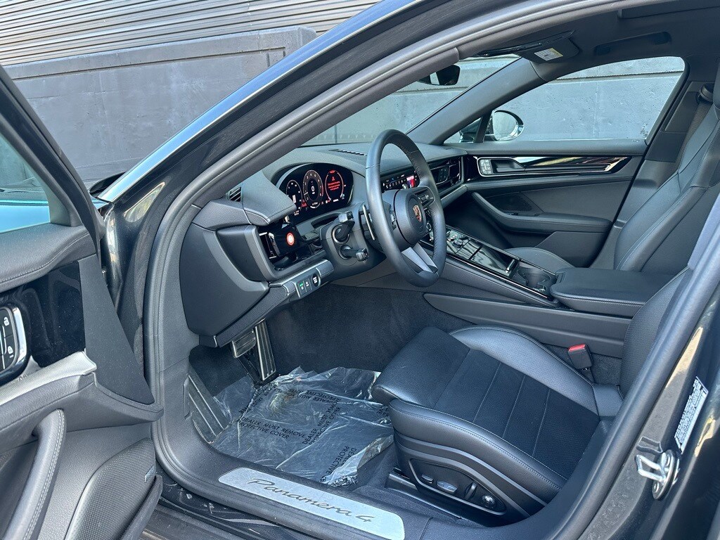 2025 Porsche Panamera 4 photo 4