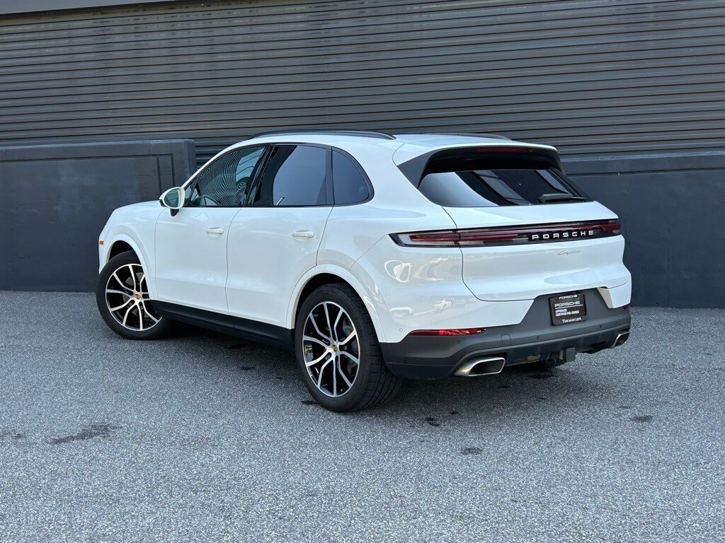 2025 Porsche Cayenne photo 3