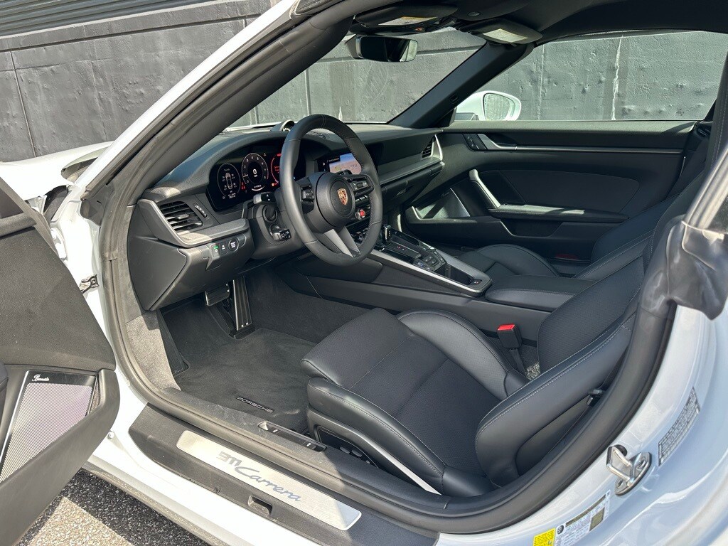 2025 Porsche 911 Cabriolet photo 4