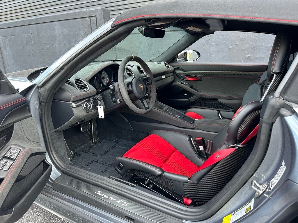 2024 Porsche Boxster Spyder photo 4