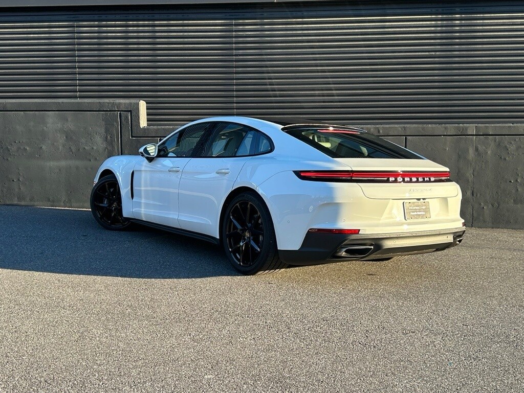 2025 Porsche Panamera 4 photo 3