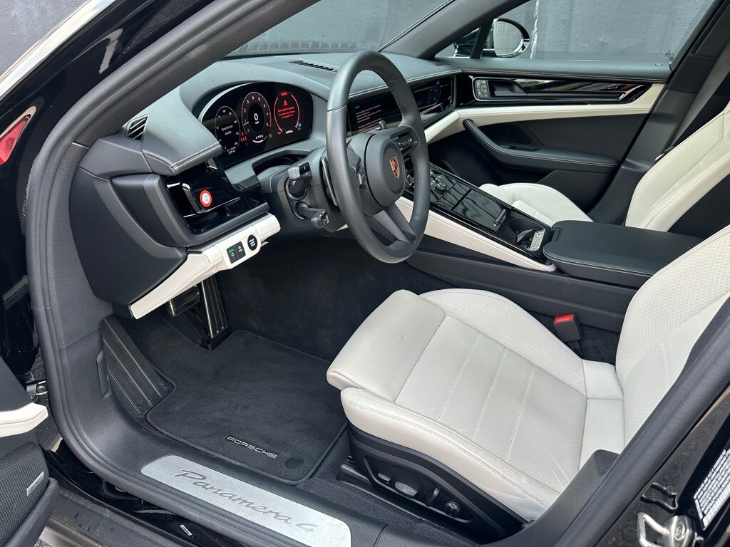 2025 Porsche Panamera 4 photo 4