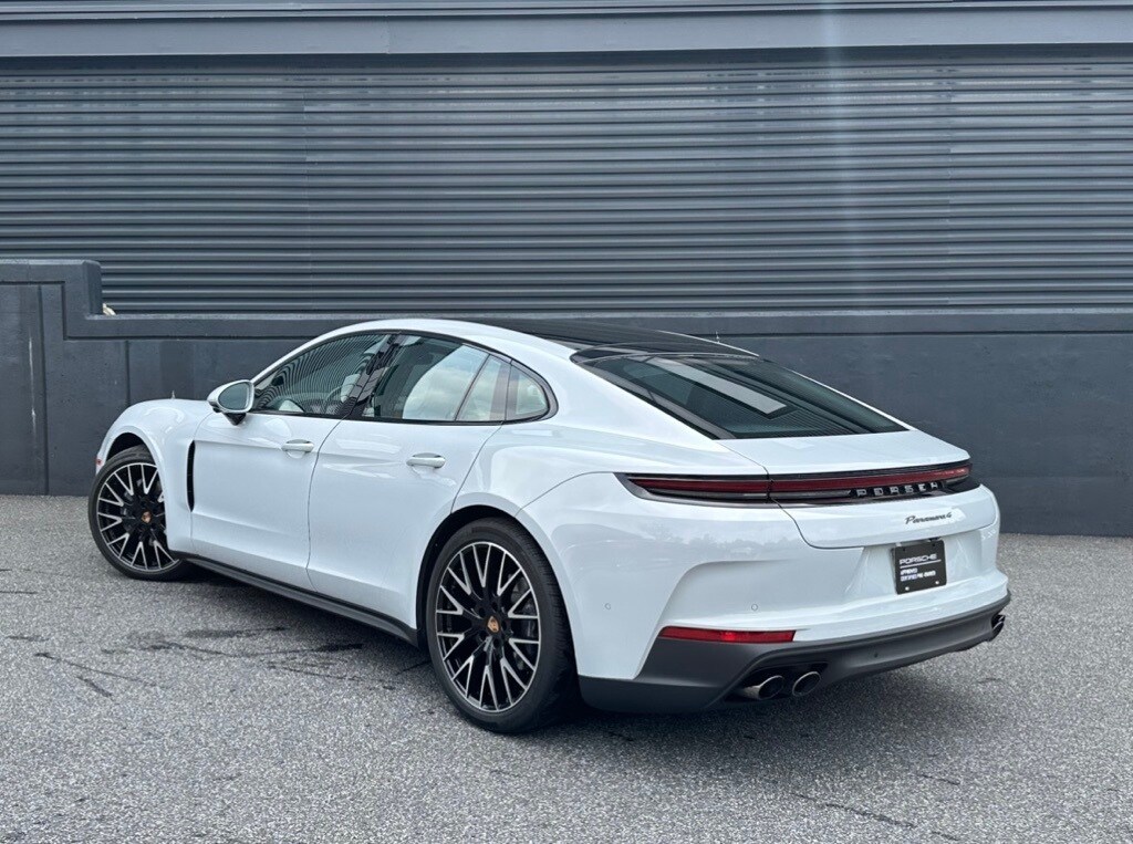 2025 Porsche Panamera 4 photo 3