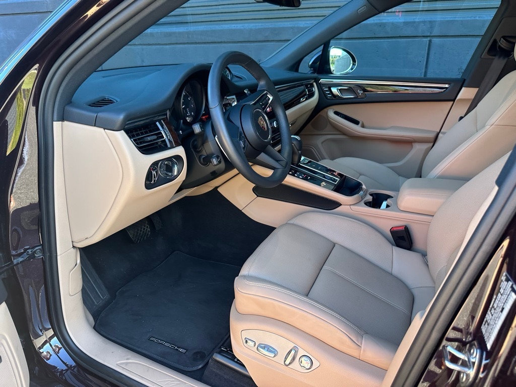 Certified 2025 Porsche Macan  SUV