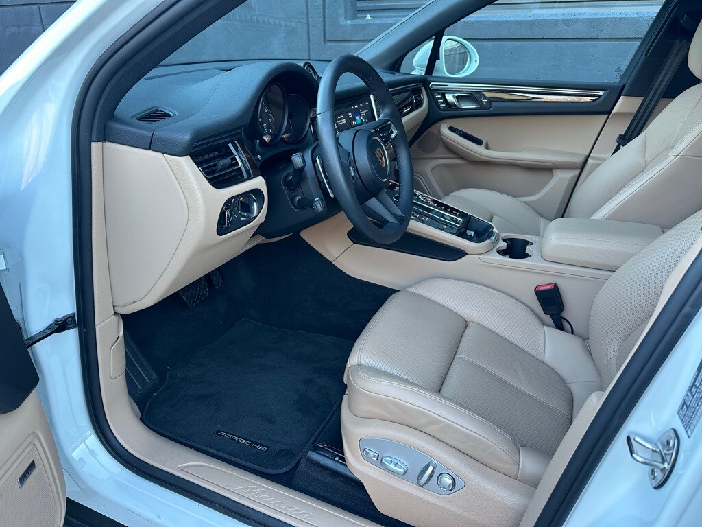 2025 Porsche Macan photo 4