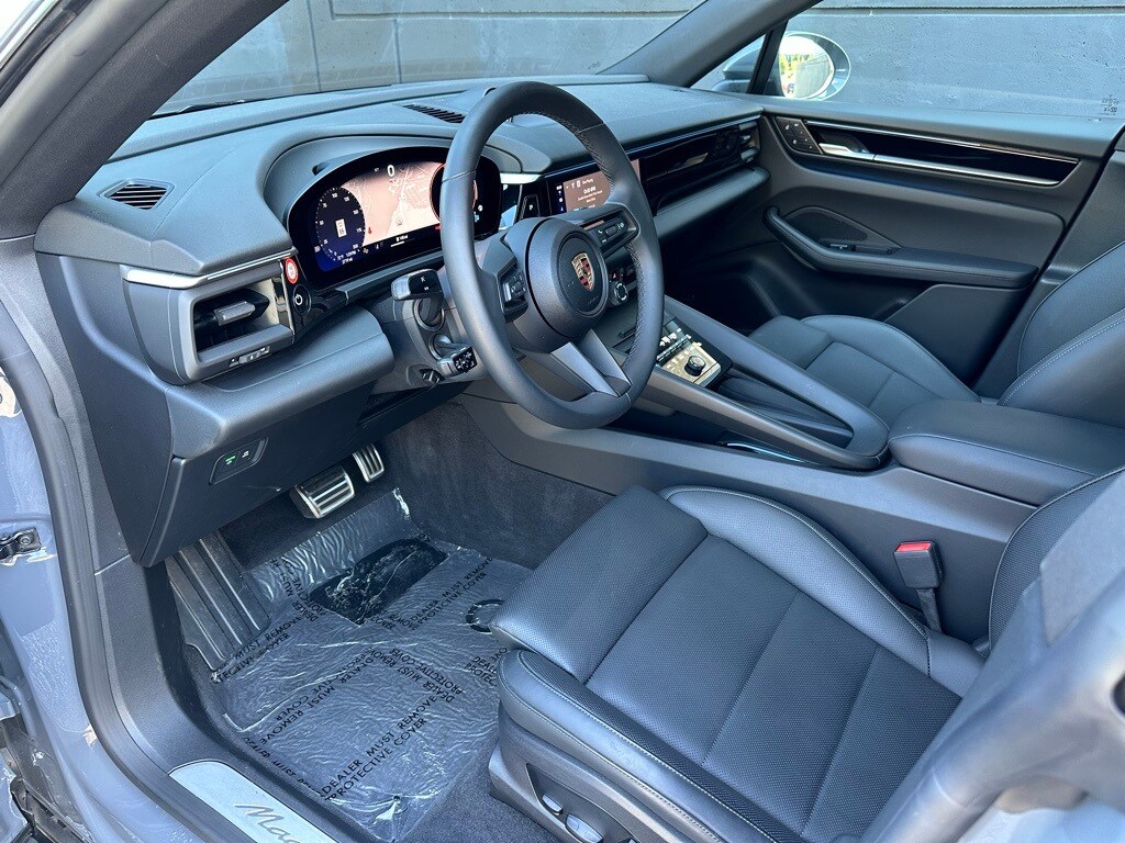 2025 Porsche Macan Electric photo 4