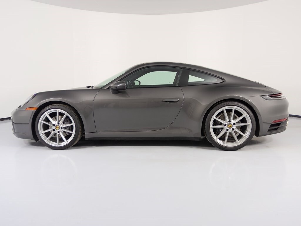 2022 Porsche 911 Coupe photo 2