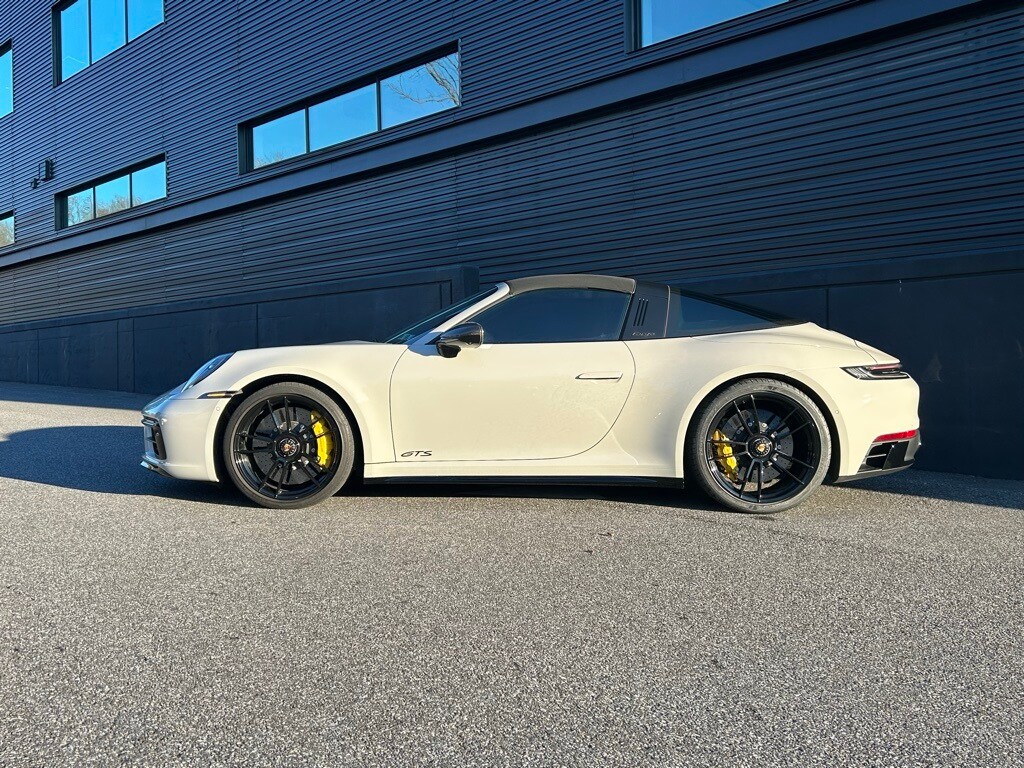 2022 Porsche 911 Targa 4 GTS photo 2
