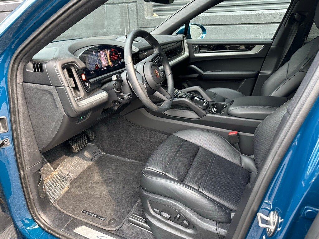 2024 Porsche Cayenne Coupe photo 4
